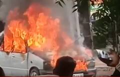 Pratapgarh से कार में भीषण आग लगने का वीडियो आया सामने, देखकर कांप जाएगी रूह