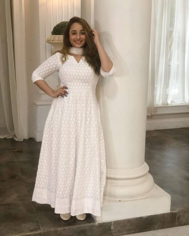 रानी चटर्जी का असली नाम साहिबा शेख था, लेकिन एक फिल्म की शूटिंग के दौरान उन्हें अपना नाम बदलना पड़ गया.
