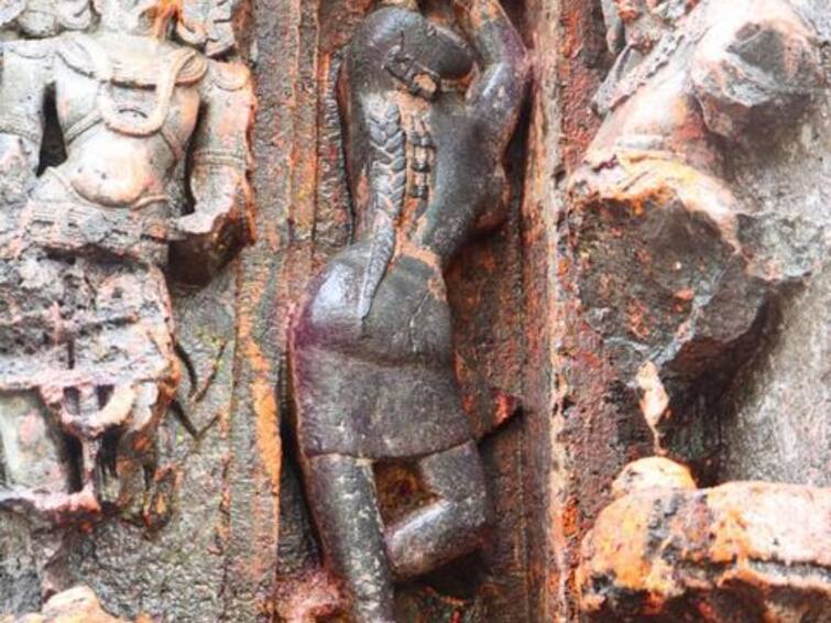 Osmanabad News Update Three to four inches thick sandur layer was removed from the sculpture of  at Mankeshwar in Osmanabad district  उस्मानाबादमधील 'त्या' पत्रलेखिकेने घेतला मोकळा श्वास, तीन ते चार इंच जाडीच्या शेंदराचा थर काढला 