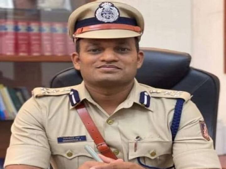 Mangaluru Police Withdraw Order of Male pillion Bike Riders Banned in Karnataka Bike Pillion Riders: అక్కడ బైక్ వెనుక సీట్లో మగవారు కూర్చోవడంపై నిషేధం, అంతలోనే మరో ప్రకటన!