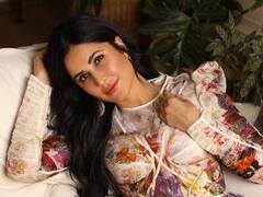 Katrina Kaif Photos: कतरिना कैफचा ग्लॅमरस लूक, ड्रेसची किंमत जाणून तुम्ही थक्क व्हाल!