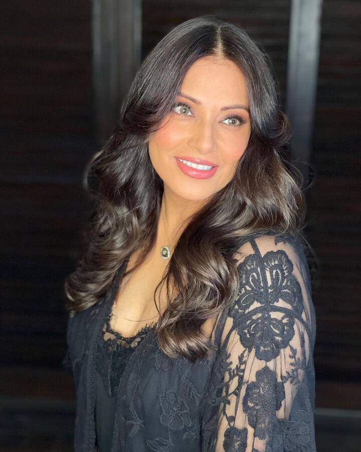 बिपाशा के फैंस उनकी लेटेस्ट फोटो पर जमकर लाइक और कमेंट कर रहे हैं. ये फोटो काफी तेजी से वायरल भी हो रही है.