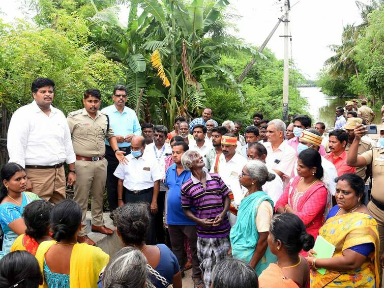 Karur Risk of flooding in Cauvery river Coastal people to be sheltered in a safe place TNN கரூர்: காவிரி ஆற்றில் வெள்ளப்பெருக்கு அபாயம் - பாதுகாப்பான இடத்தில் தங்கவைக்கப்படும் கரையோர மக்கள்..!