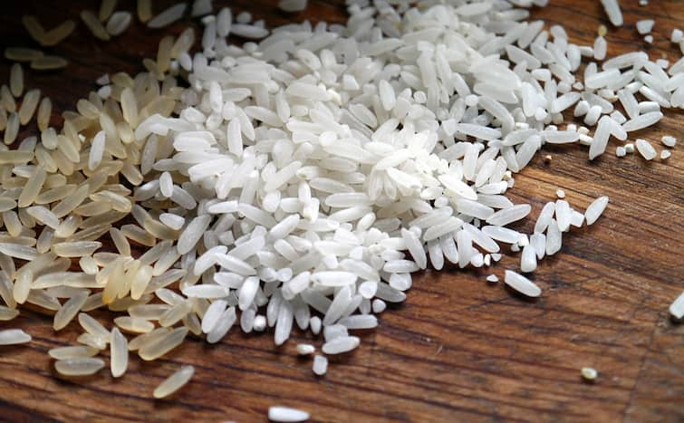 Rice price hike in west bengal Rice Price Hike: ক্রমেই ঊর্ধ্বমুখী চালের দাম, অগ্নিমূল্য বাজারদরে মধ্যবিত্তের মাথায় হাত