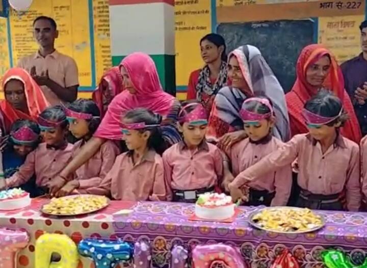 up news ghazipur primary school became example of education ann Ghazipur News: टीचर की अनोखी कोशिश से मिसाल बना ये स्कूल, यहां पर पढ़ाई के साथ होती है 'मस्ती की पाठशाला'