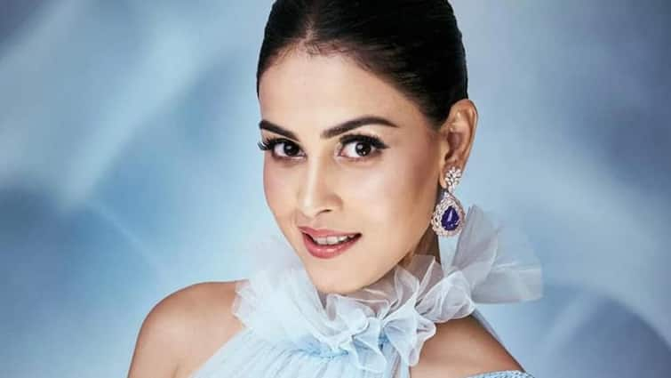 Genelia D'Souza Birthday: Happy Birthday Genelia D'Souza, know some unknown facts about the Bollywood actress Genelia D'Souza Birthday: পরেরদিন পরীক্ষা, অমিতাভ বচ্চনের সঙ্গে অভিনয়ের সুযোগ ছাড়তে চেয়েছিলেন জেনেলিয়া!