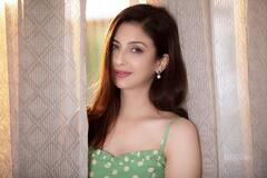 शॉर्ट ड्रेस पहन Saumya Tandon ने दिखाया कातिलाना अंदाज, खूबसूरती देख फैंस हुए फिदा