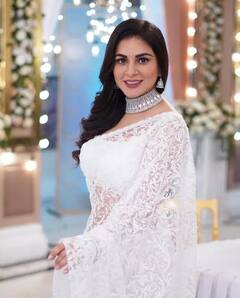 Shraddha Arya Photos : 'ਕੁੰਡਲੀ ਭਾਗਿਆ' ਦੀ ਪ੍ਰੀਤਾ ਨੇ ਵਾਈਟ ਸਾੜੀ 'ਚ ਦਿਖਾਇਆ ਜਲਵਾ , 'ਅਪਸਰਾ' ਕਹਿਕੇ ਫ਼ੈਨਜ ਨੇ ਲੁਟਾਇਆ ਪਿਆਰ