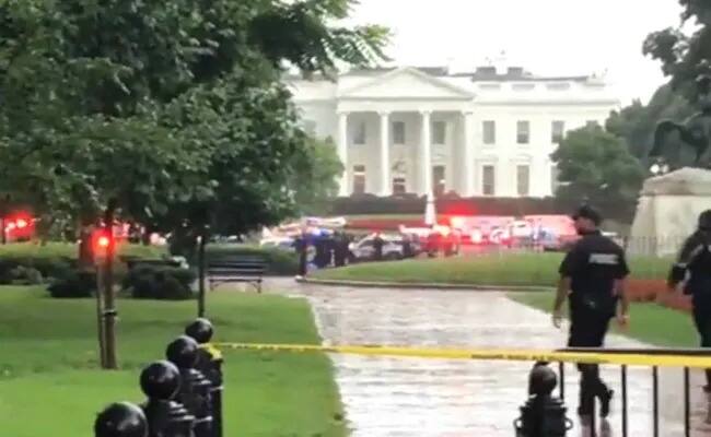 4 people injured by lightning next to Americas white house will be scared to see the video Watch: ਅਮਰੀਕਾ ਦੇ ਵ੍ਹਾਈਟ ਹਾਊਸ ਦੇ ਕੋਲ ਅਸਮਾਨੀ ਬਿਜਲੀ ਡਿੱਗਣ ਨਾਲ 4 ਲੋਕ ਜ਼ਖਮੀ, ਵੀਡੀਓ ਦੇਖ ਕੇ ਡਰ ਜਾਓਗੇ