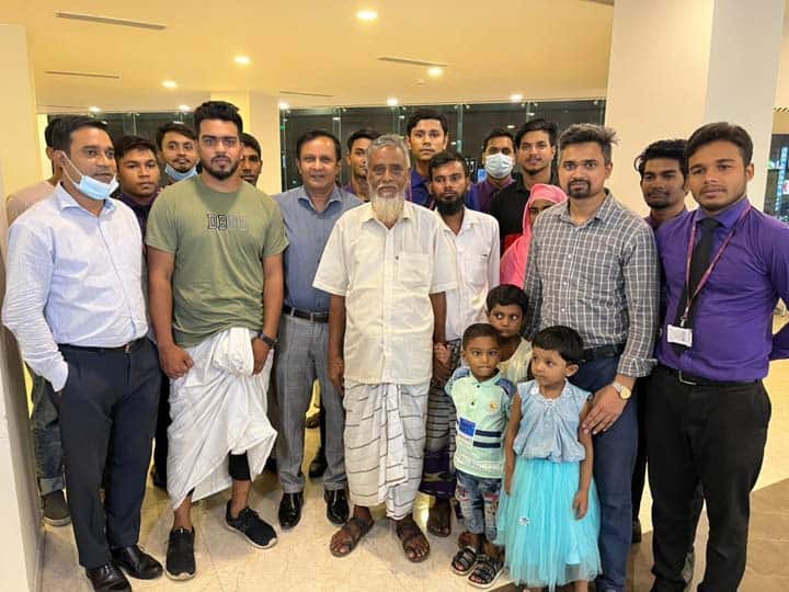 Bangladesh News Man Arrive To Watch Movie In Lungi Multiplex Denied To Give Ticket Welcome After Video Viral