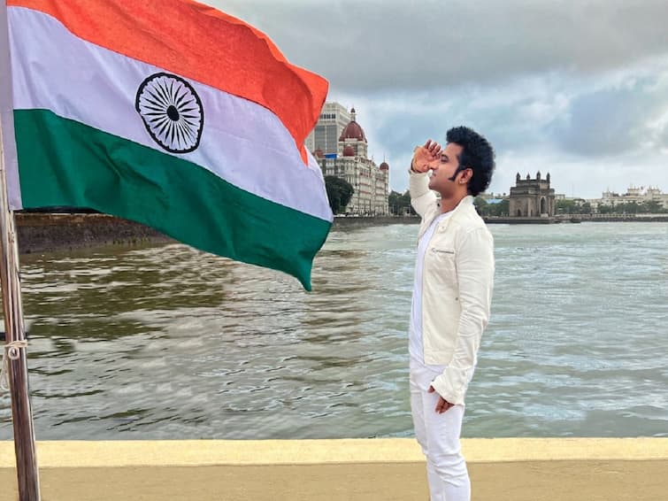 Har Ghar Tiranga Song By Rockstar Devi Sri Prasad Goes Viral Har Ghar Tiranga: பறக்கும் தேசியக்கொடி.. தேவிஸ்ரீ பிரசாத் இசையில் வெளியான தேசப்பற்று பாடல் - முழு விபரம்!