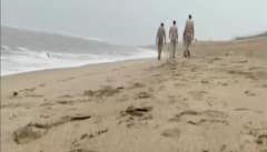 ગીર સોમનાથના દરિયે કોસ્ટગાર્ડ અને પોલીસનું સર્ચ ઓપરેશન, આજે વધુ 20 પેકેટ મંળ્યા