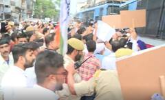 Congress Protest : Jammu में जमकर हुआ महंगाई के खिलाफ प्रदर्शन, कई नेताओं को हिरासत में लिया गया