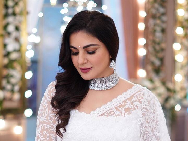 Shraddha Arya  photos : ટીવી એક્ટ્રેસ શ્રદ્ધા આર્યાએ હાલમાં જ તેની તસવીરો શેર કરી છે.