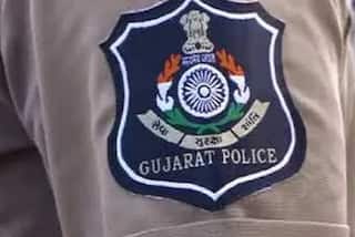 Surat : ટ્રાફિક પોલીસની માનવતા, યુવકને ખેંચ આવતાં બાઇક પરથી નીચે પટકાયો, પોલીસે કેવી રીતે કરી મદદ?