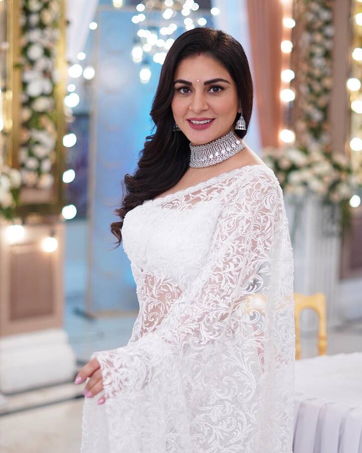 'કુંડલી ભાગ્ય' ફેમ અભિનેત્રી શ્રદ્ધા આર્યા ટીવી ઈન્ડસ્ટ્રીની સૌથી પ્રતિભાશાળી અભિનેત્રીઓમાંની એક છે.