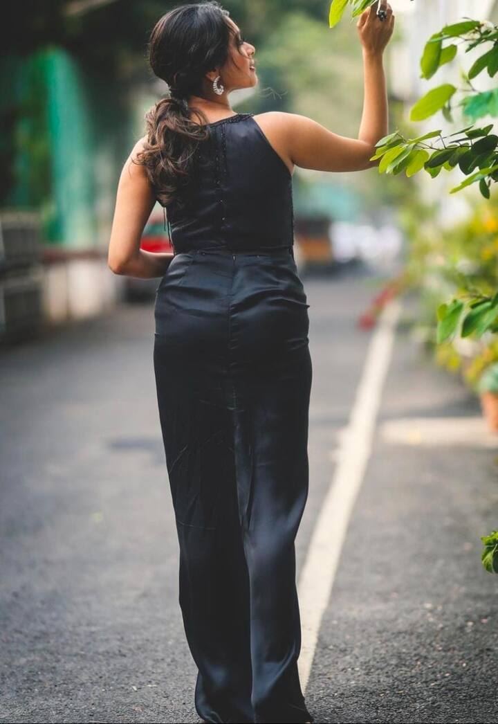 ஹே ஐ என்றால் அது கடவுள் என்றால் அந்த கடவுளின் துகள் அவள்தானா .......