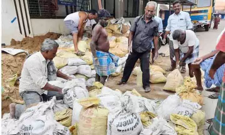 காவிரி ஆற்றில் நீர்வரத்து அதிகரிப்பு - தேசிய பேரிடர் மீட்பு குழுவினர் 44 பேர் திருச்சிக்கு  வருகை