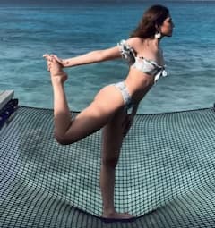 Alaya F : અલાયા એફનો બ્લૂ બિકિનીમાં જોવા મળ્યો હોટ અંદાજ, જુઓ તસવીરો