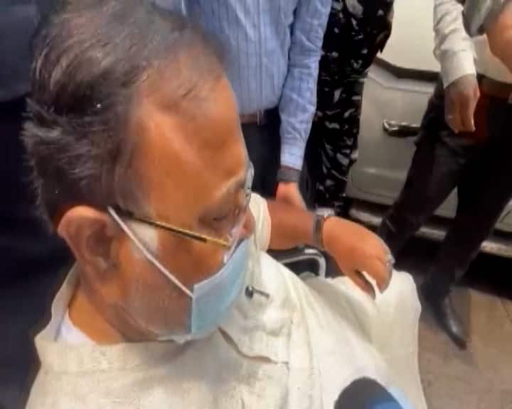 এরই মধ্যে শুক্রবার জানা গেল, পার্থ চট্টোপাধ্যায়ের অন্য কোনও শারীরিক জটিলতা নেই। তবে এ জদিনের জীবনযাপনে ৩ কেজি ওজন ঝরেছে তাঁর।