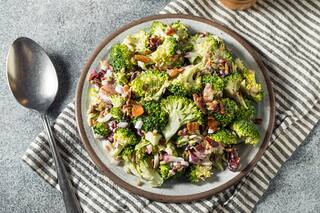 Salad and Soup : सूप पिताना किंवा सॅलड खाताना ही चूक करताय? होईल नुकसान