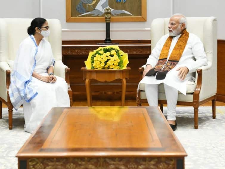 West Bengal CM Mamata Banerjee meets Prime Minister Narendra Modi in Delhi Mamata Banerjee: ప్రధాని మోదీని కలిసిన దీదీ, ఆ అంశాలపైనే ప్రధానంగా చర్చ!