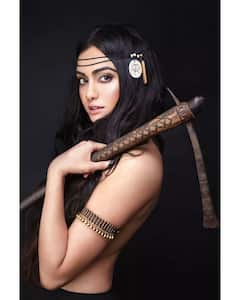 Adah Sharma: అదాశర్మ వింత గెటప్, పోజులు చూశారా?