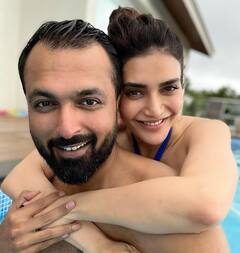 Karishma Tanna पति Varun Bangera संग पूल में हुईं रोमांटिक, कोजी तस्वीरें कीं शेयर