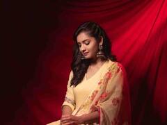 PHOTO : तेरी झुकी नजर... ‘फुलपाखरू’ हृता दुर्गुळेच्या अदांवर चाहतेही फिदा!