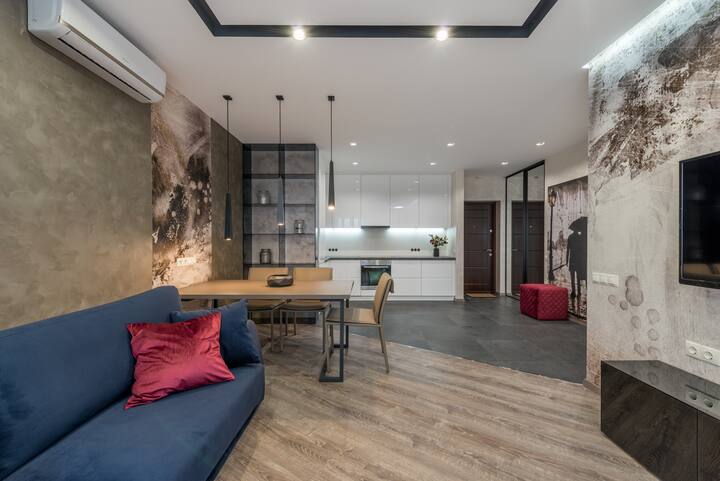 যেকোনও ইলেকট্রনিক্স জিনিসেরই যত্ন প্রয়োজন। নির্দিষ্ট সময়ান্তরে দেখভালেরও দরকার হয়। তাই এসি সার্ভিসিং করানোর ব্যাপারেও নজর দিতে হবে।