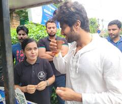 Vijay Deverakonda Pics: पटना में चाय की चुस्की लेते दिखे 'लाइगर' स्टार विजय देवरकोंडा, सामने आईं शानदार तस्वीरें