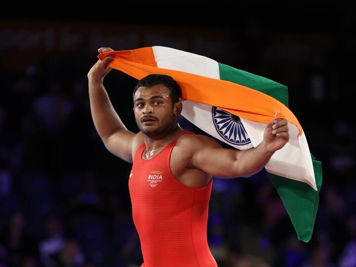 Commonwealth Games 2022 deepak punia win gold medal against pakistan personal life hard work story ann CWG 2022: पिता ने दूध बेचकर बेटे को बनाया पहलवान, जानें दीपक पुनिया ने गोल्ड जीतने से पहले कितना किया संघर्ष