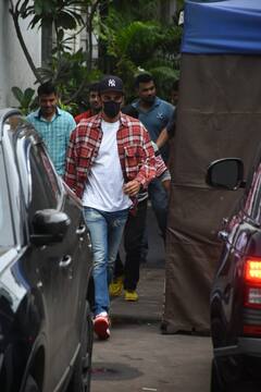 Ranbir Kapoor: শ্যুটিং শেষে ক্যামেরাবন্দি রণবীর কপূর