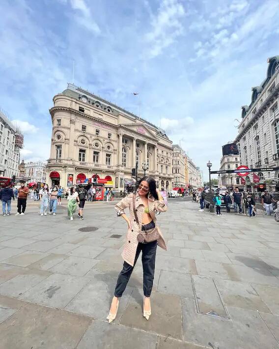 Glamorous look: Punjabi actress Sara Gurpal's killer look seen in London, pictures in green bralette go viral