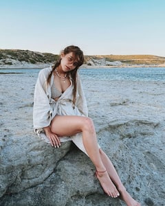 Ilayda Alisan Photos: बिल्कुल अपने नाम के जैसी खूबसूरत हैं ये टर्किश अभिनेत्री, हुस्न के लाखों लोग हैं दीवाने