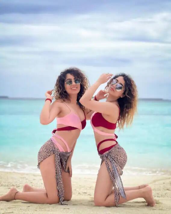 Photos: Who are Surbhi and Samridhi, who have created panic on Instagram with their glamorous pictures.