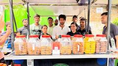 Vijay Deverakonda Pics: पटना में चाय की चुस्की लेते दिखे 'लाइगर' स्टार विजय देवरकोंडा, सामने आईं शानदार तस्वीरें