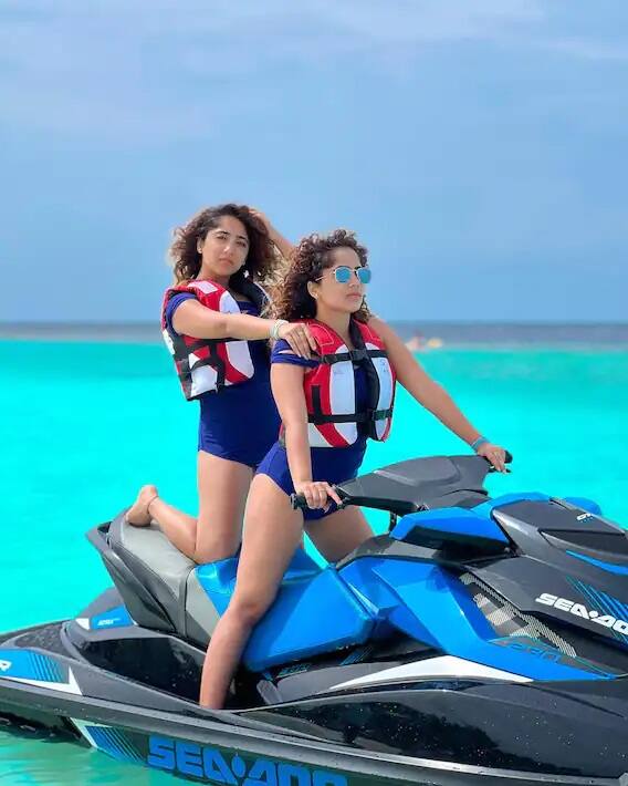 Photos: Who are Surbhi and Samridhi, who have created panic on Instagram with their glamorous pictures.