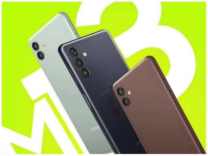 Samsung Galaxy M13 5G में एंड्रॉयड 12 के साथ One UI 4 दिया गया है. फोन में 6.5 इंच की HD+ डिस्प्ले और 90Hz रिफ्रेश रेट है. फोन में मीडियाटेक Dimensity 700 प्रोसेसर और 4 जीबी रैम के साथ 64 जीबी की स्टोरेज दी गई है. फोन में डुअल कैमरा सेटअप है. फोन में 50 mp का प्राइमरी लेंस और 2 mp का डेप्थ सेंसर दिया गया है. सेल्फी के लिए फोन में 5 mp का कैमरा है. फोन में 5000mAh की बैटरी औप 15W की चार्जिंग का सपोर्ट दिया गया है. फोन को 13,999 रुपये की कीमत पर खरीदा जा सकता है.