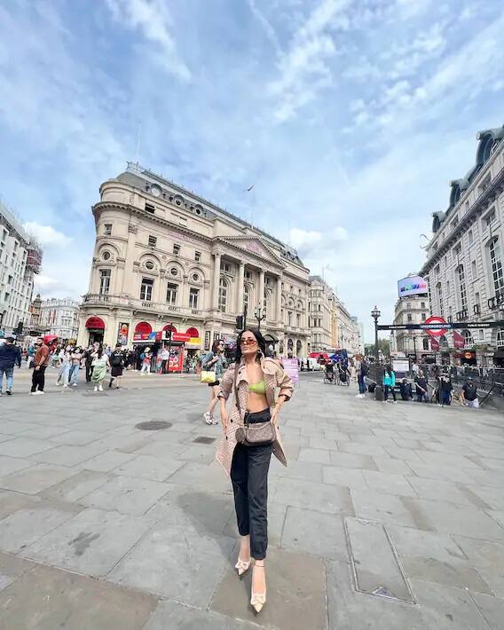 Glamorous look: Punjabi actress Sara Gurpal's killer look seen in London, pictures in green bralette go viral