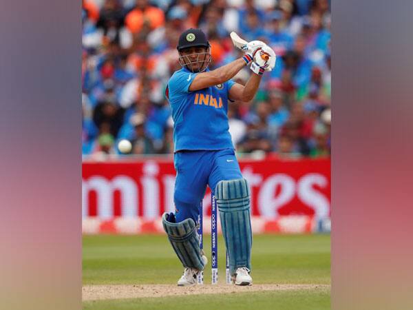 মহেন্দ্র সিংহ ধোনি ২০০৮-২০১৮ পর্যন্ত ২০টি ইনিংসে ১৬টি ছক্কা হাঁকিয়েছেন। তিনি তালিকায় তৃতীয় স্থানে।
