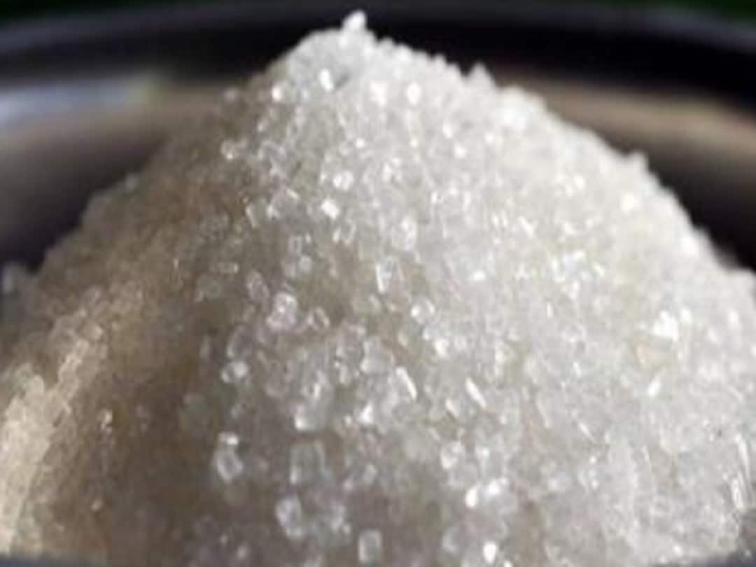 Sugar Export : 2021-22 मध्ये भारतातून 100 लाख मेट्रिक टन साखरेची निर्यात, केंद्र सरकारची माहिती India export 100 lakh metric tonnes of sugar in 2021-22 says Central Govt Sugar Export : 2021-22 मध्ये भारतातून 100 लाख मेट्रिक टन साखरेची निर्यात, केंद्र सरकारची माहिती