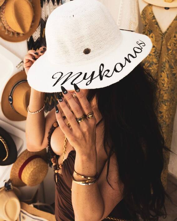 Lauren Gottlieb Latest Photos: ब्राउन कलर की ड्रेस में ग्रीक आइलैंड घूमने निकलीं बिंदास Lauren Gottlieb