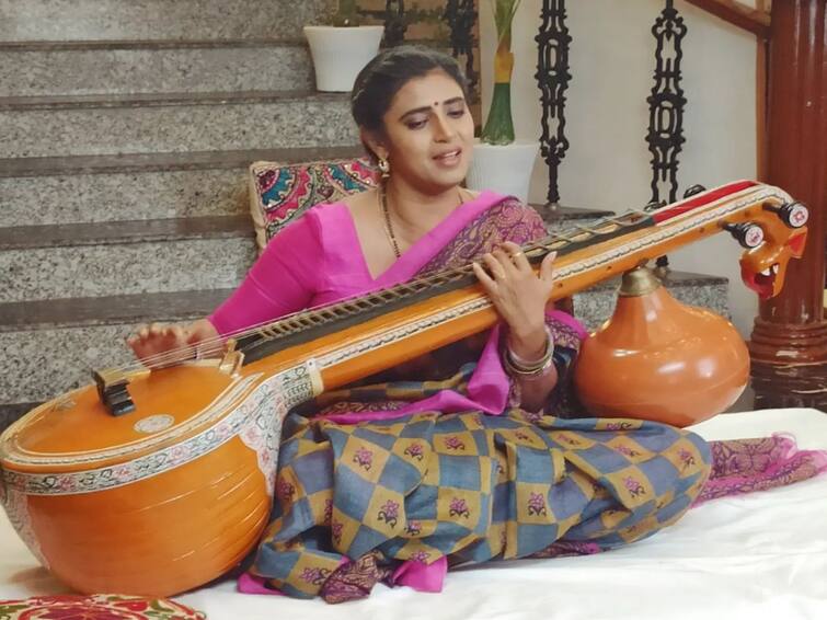 Actress Kasturi Shankari's Twitter posts against Periyar பெரியாரை அடுத்தடுத்து ‛அட்டாக்’ செய்த கஸ்தூரி... ட்விட்டரில் போர்... ஆமாம் போர்!