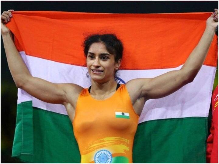 Vinesh Phogat won gold medal in 53 kg, this is her third gold medal in Commonwealth Games Vinesh Phogat Wins Gold: श्रीलंकाई पहलवान को चित कर विनेश फोगाट ने जीता सोना, भारत की झोली में 11वां गोल्ड