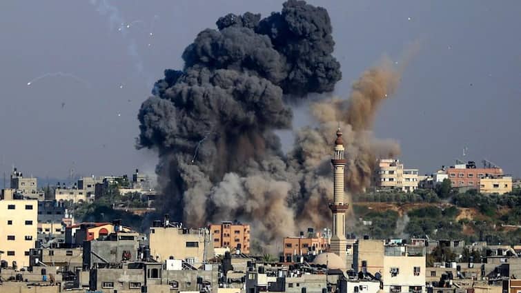 israeli air strike on gaza kills 10 including hamas commander Israel Air Strike on Gaza : इस्त्राइलचा गाझावर एअरस्ट्राईक, हमास कमांडरसह 10 जणांचा मृत्यू