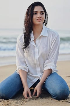 Actress Sunaina: ஒரு கண் ஜாடை செய்தாலே.. பீச்சில் போட்டோஷூட் எடுத்த நடிகை சுனைனா!