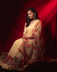 PHOTO : तेरी झुकी नजर... ‘फुलपाखरू’ हृता दुर्गुळेच्या अदांवर चाहतेही फिदा!