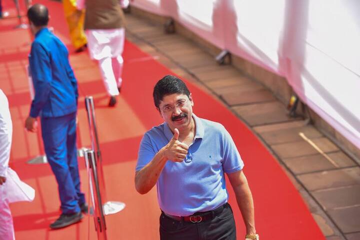 डीएमके सांसद दयानिधि मारन भी वोट डालने पहुंचे.