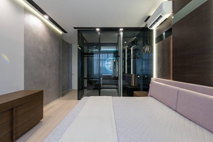 একদিকে অসহ্য গরম, অন্যদিকে এসি- র চড়া বিল, সব মিলিয়ে আমআদমির একেবারে বেহাল দশা। তবে এই সমস্যার সমাধান রয়েছে।